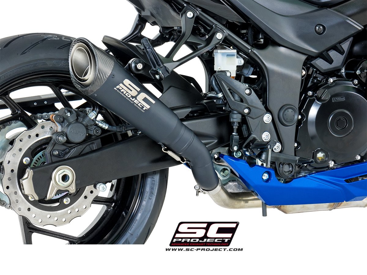 Putting a slip-on exhaust on new 2023 GSX-R750 during break-in